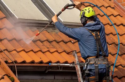 Démoussage et hydrofuge de toiture à Montézic