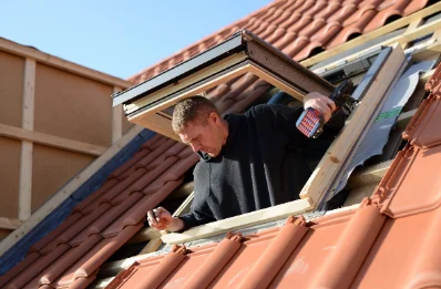 Pose de fenêtres de toit Velux à Montézic